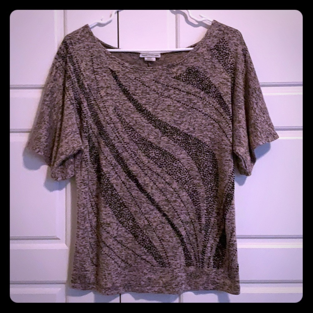 3/$15🎉 TAN AND BLACK SEQUIN RHINESTONE DOLMAN TOP